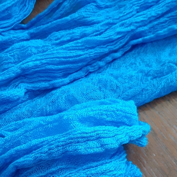 NWT blue gauzy neck wrap - Picture 3 of 7